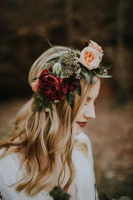 The bride's flower crown The bride's flower crown