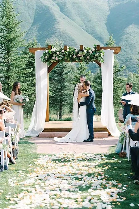 Flower Arrangement for Wedding Ceremony Altar Flower Arrangement for Wedding Ceremony Altar