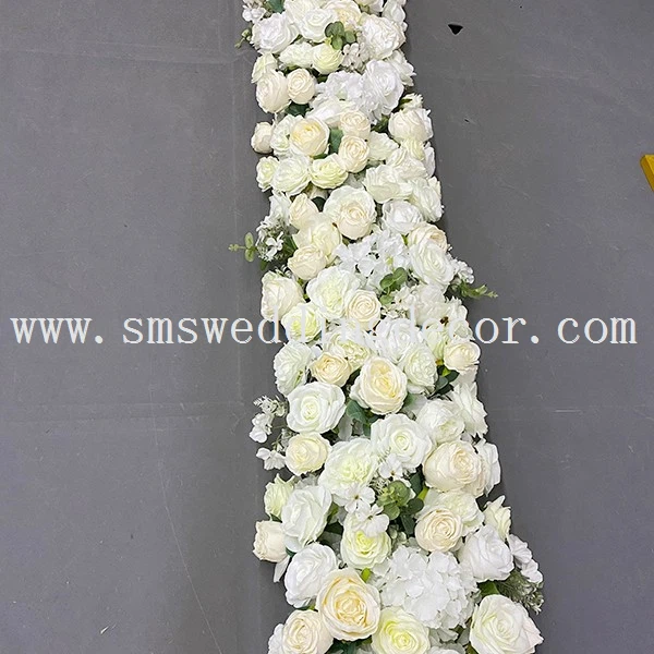 white flower runner