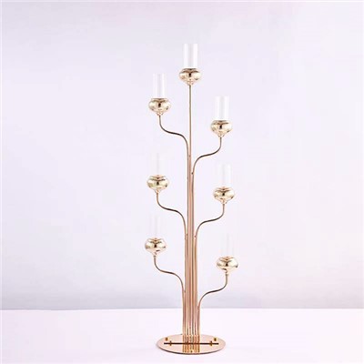 Złoty świecznik ślubny