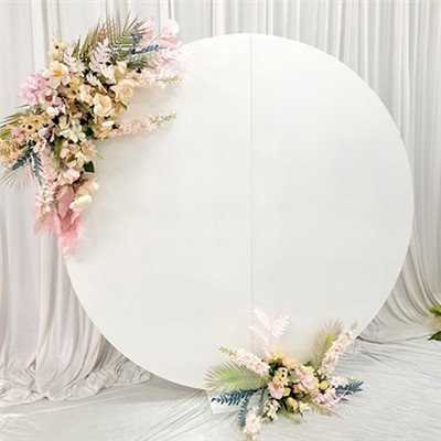 Stojak z białym okrągłym tłem